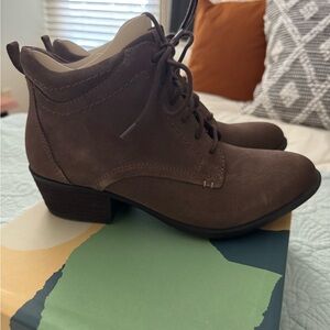 Earth Women’s Suede Booties NWT